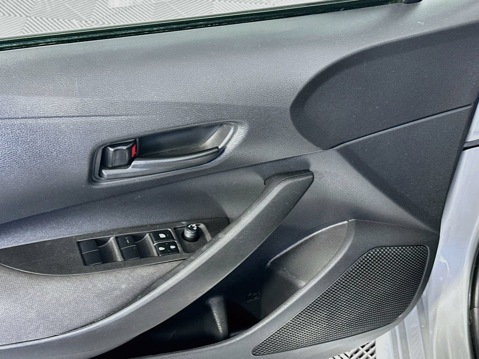 Used 2022 Toyota Corolla LE FWD image 17