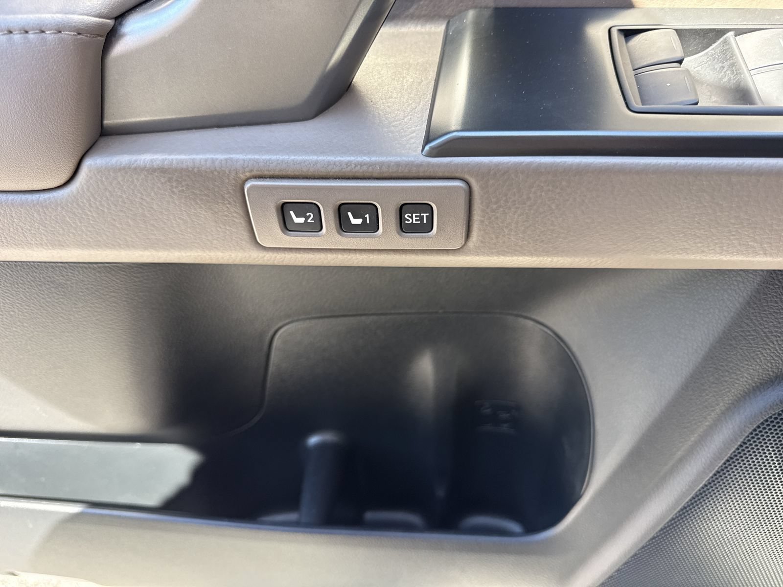 Used 2023 Lexus GX 460 Premium w/ Accessory Package AWD/4WD image 22