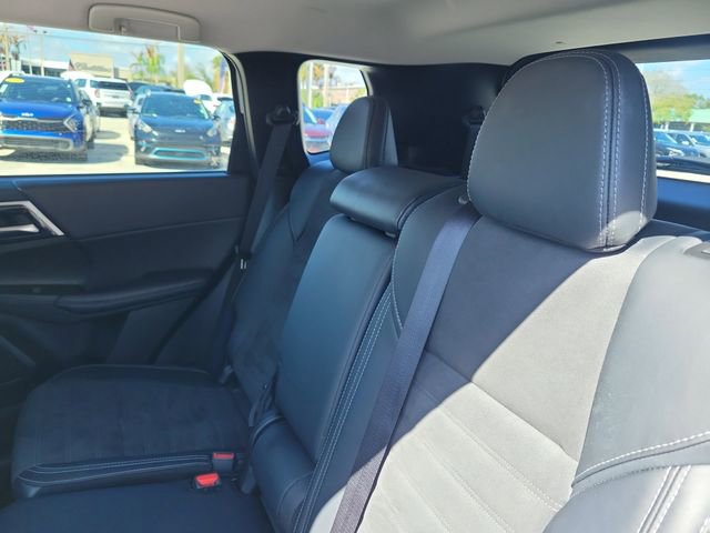 Used 2024 Mitsubishi Outlander SE image 13