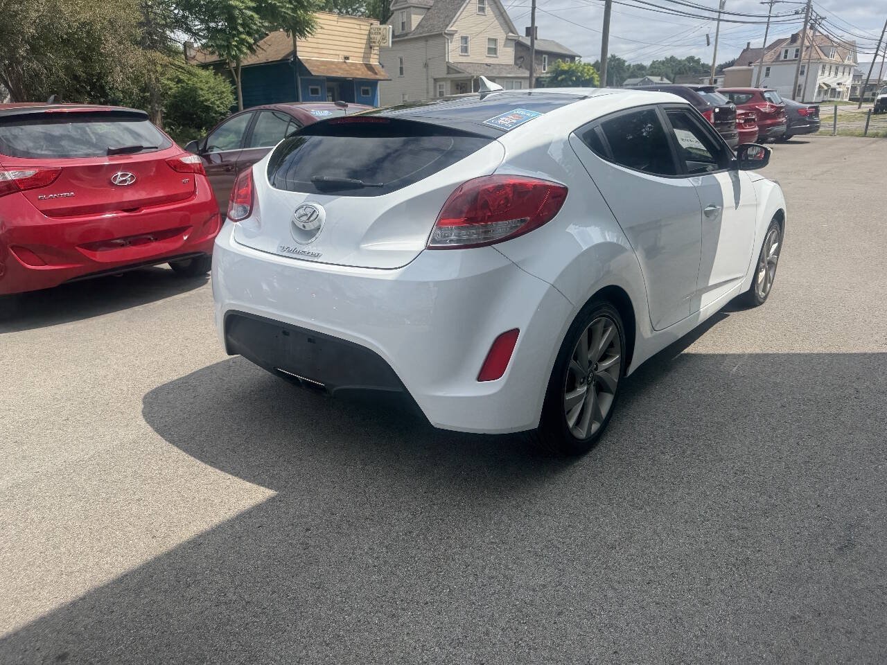 Used 2017 Hyundai Veloster FWD image 5