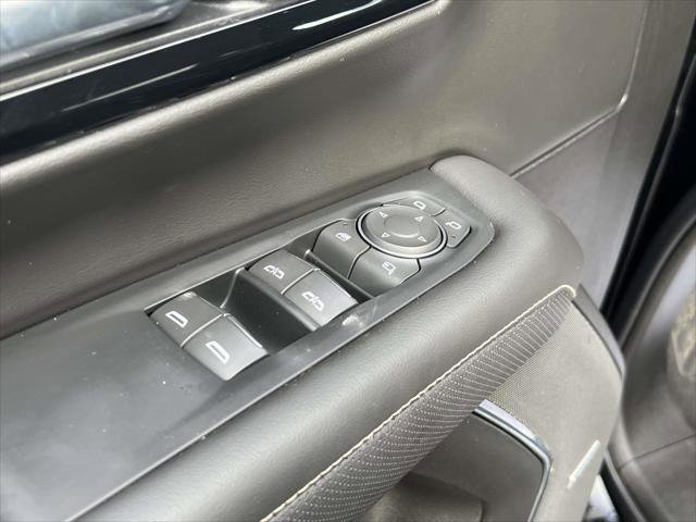 Used 2025 Chevrolet Suburban Premier image 16