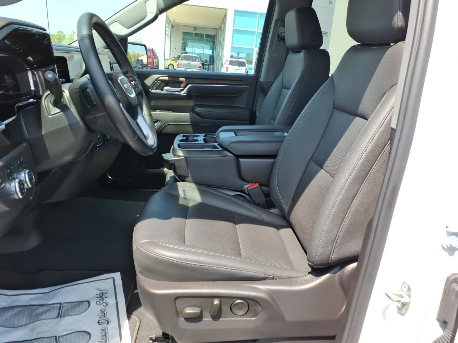 Used 2024 GMC Sierra 1500 SLT w/ X31 Off-Road Package image 15