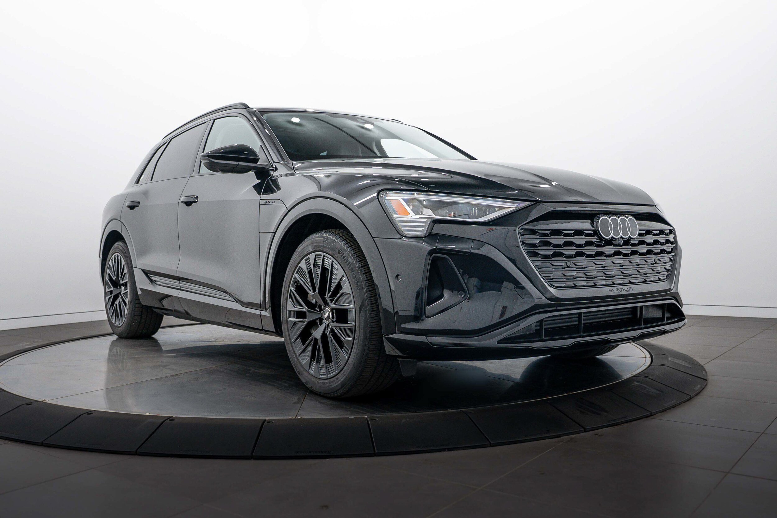 Certified 2024 Audi Q8 e-tron Prestige AWD/4WD image 1
