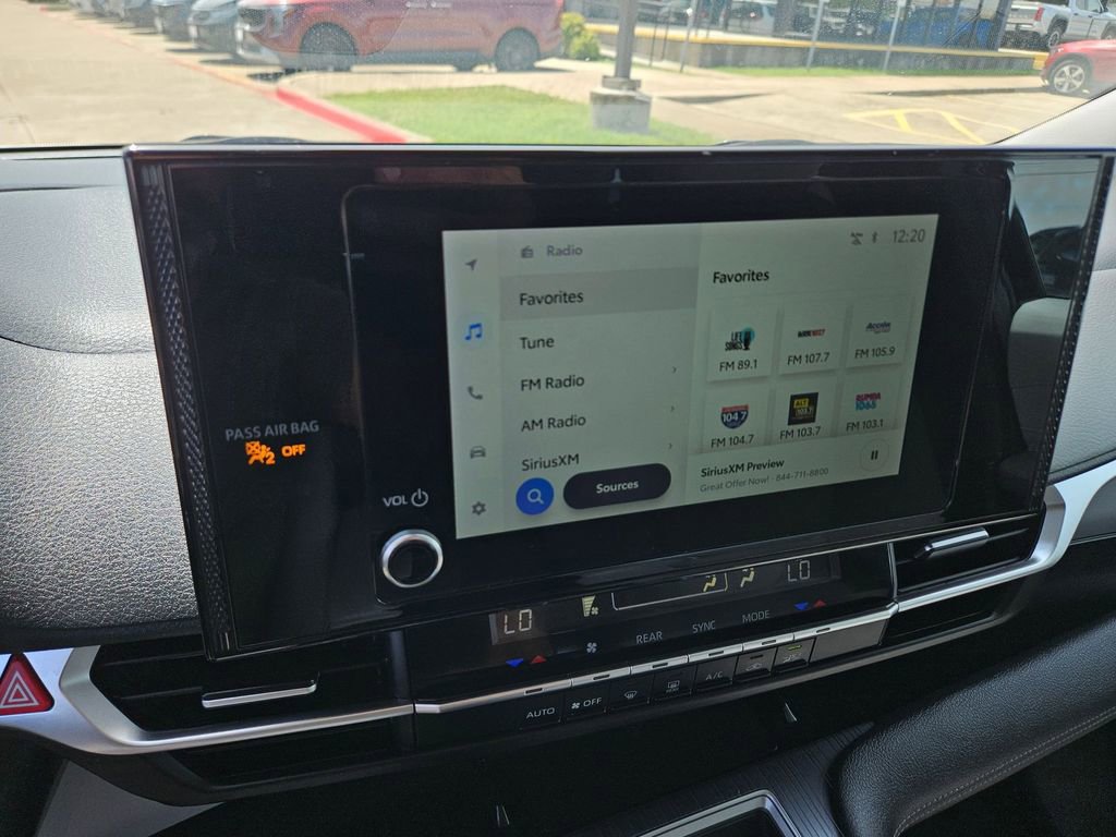 Used 2025 Toyota Sienna LE image 21