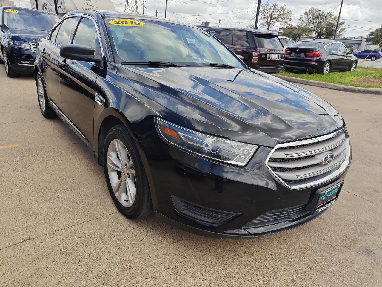 Used 2016 Ford Taurus SE FWD image 3