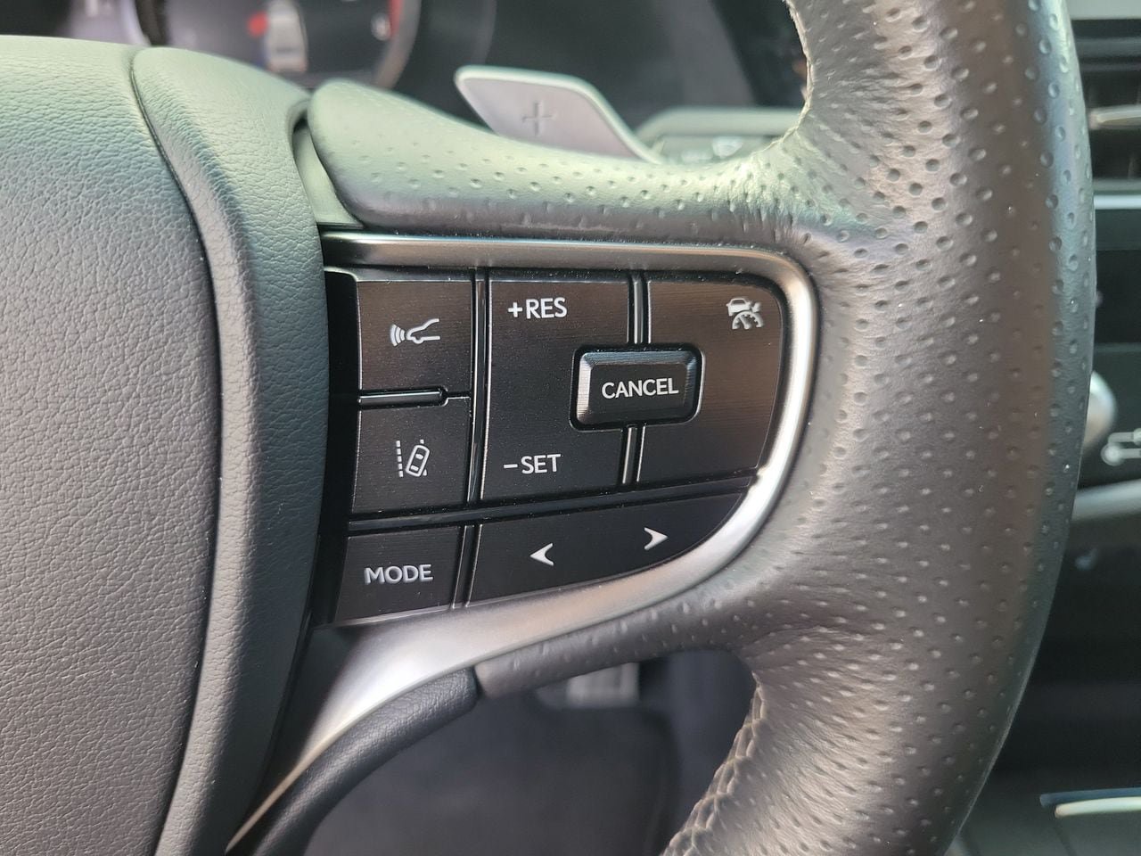 Used 2024 Lexus ES 350 F Sport w/ Accessory Package (Z2) FWD image 20