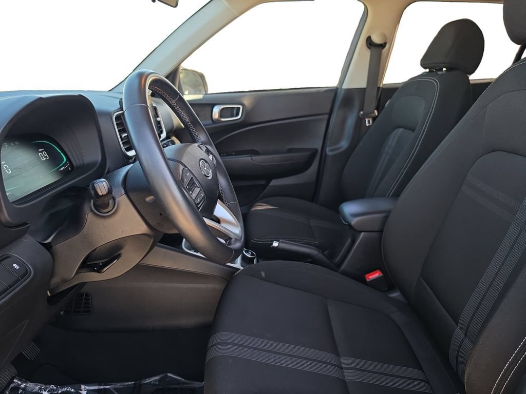 Used 2024 Hyundai Venue SEL FWD image 12