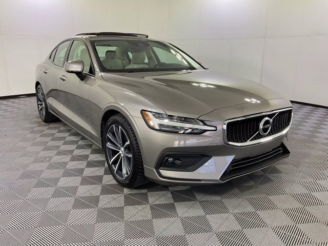 Used 2021 Volvo S60 T5 Momentum FWD image 3