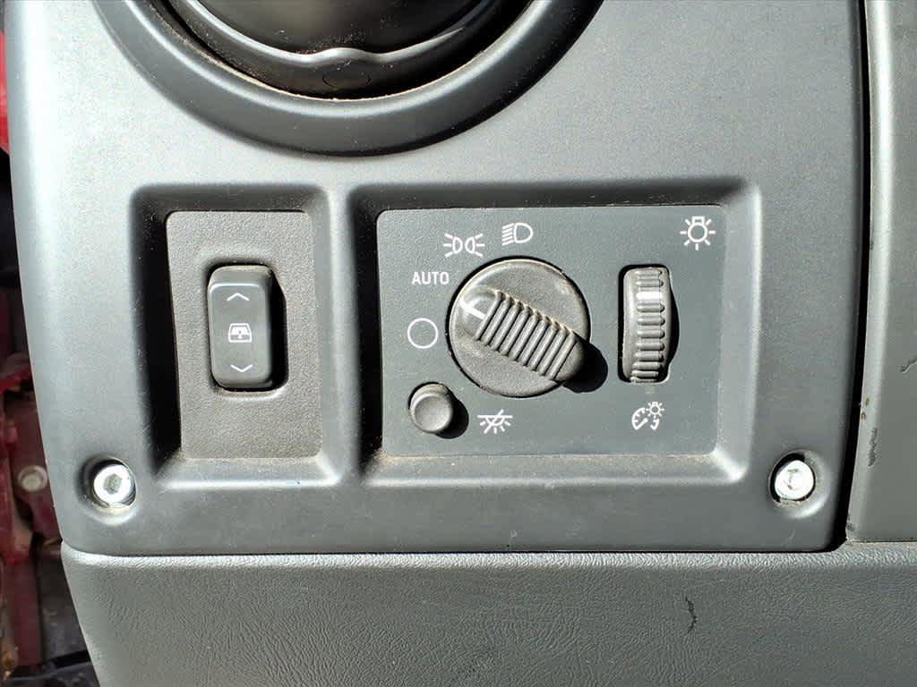 Used 2005 HUMMER H2 SUT w/ Preferred Equipment Group image 14