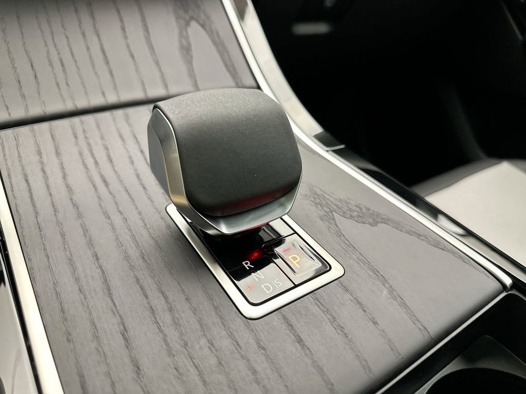 New 2026 Land Rover Range Rover Velar Dynamic SE image 11