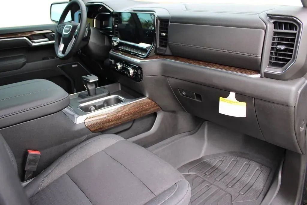 New 2025 GMC Sierra 1500 Elevation image 20