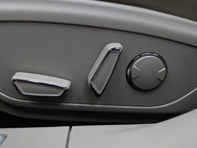 Used 2018 Lincoln MKZ Premiere FWD image 28