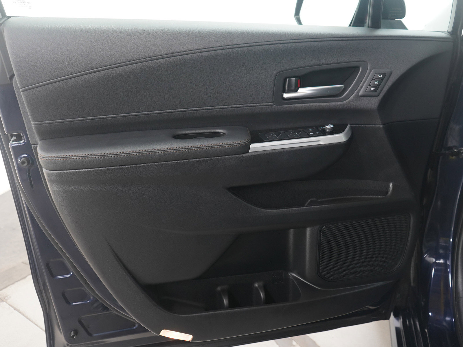 Used 2025 Toyota Sienna Platinum image 26