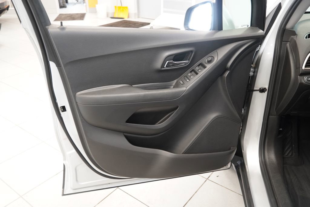 Used 2019 Chevrolet Trax LS image 5