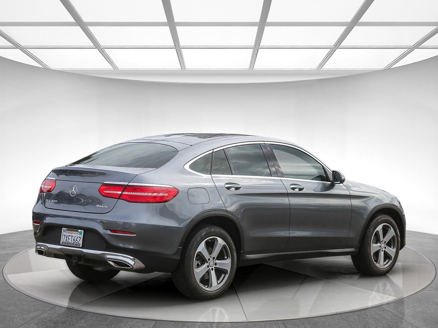 Used 2017 Mercedes-Benz GLC 300 4MATIC Coupe image 3