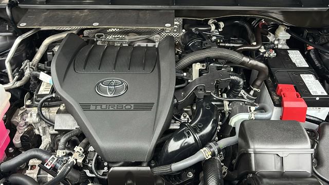 Used 2025 Toyota Highlander LE image 35