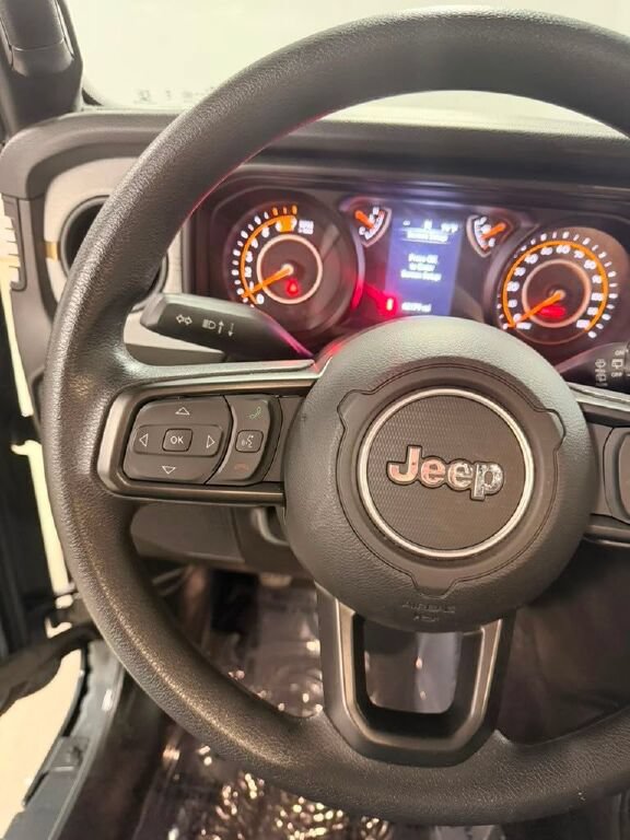 Used 2025 Jeep Wrangler Sport AWD/4WD image 26