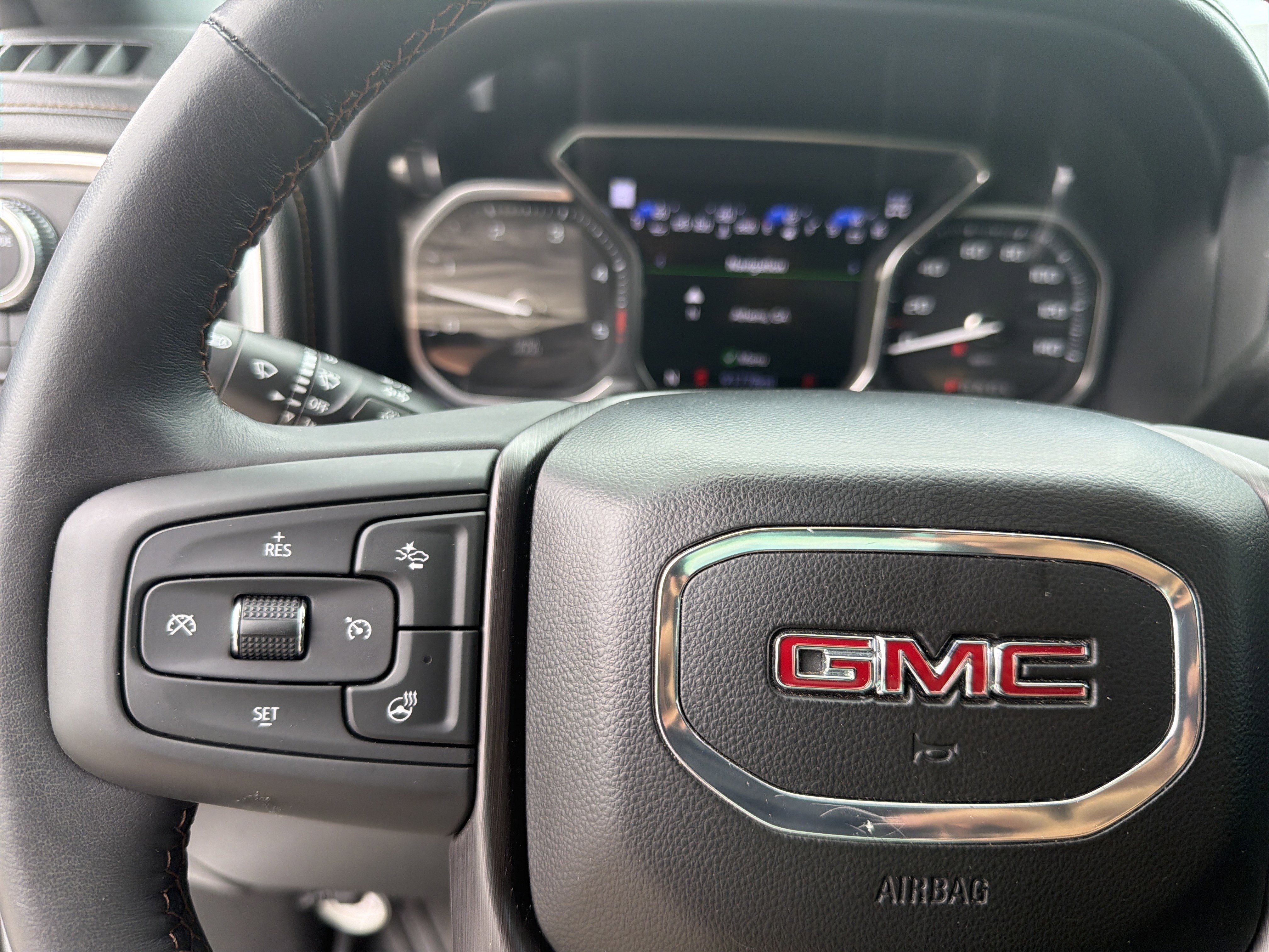 Used 2020 GMC Sierra 2500 AT4 w/ AT4 Premium Package AWD/4WD image 9