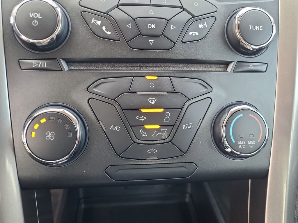Used 2018 Ford Fusion SE FWD image 23