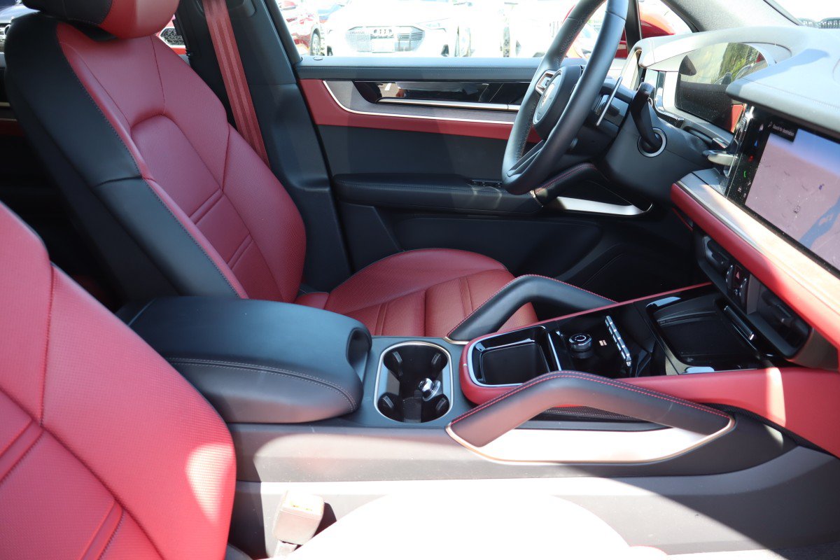 Used 2025 Porsche Cayenne E-Hybrid AWD/4WD image 13