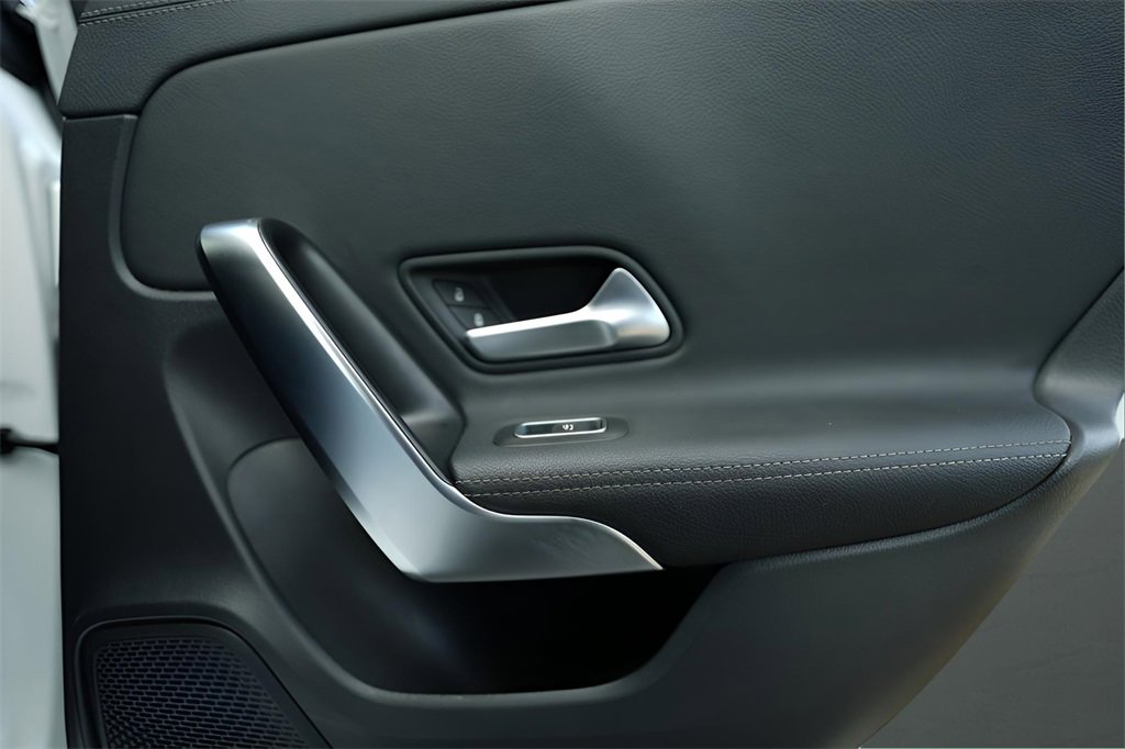 Used 2023 Mercedes-Benz CLA 250 image 28