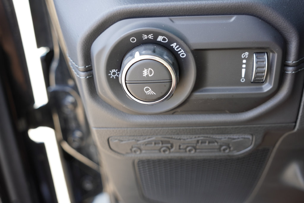 Certified 2026 Jeep Gladiator Mojave AWD/4WD image 22