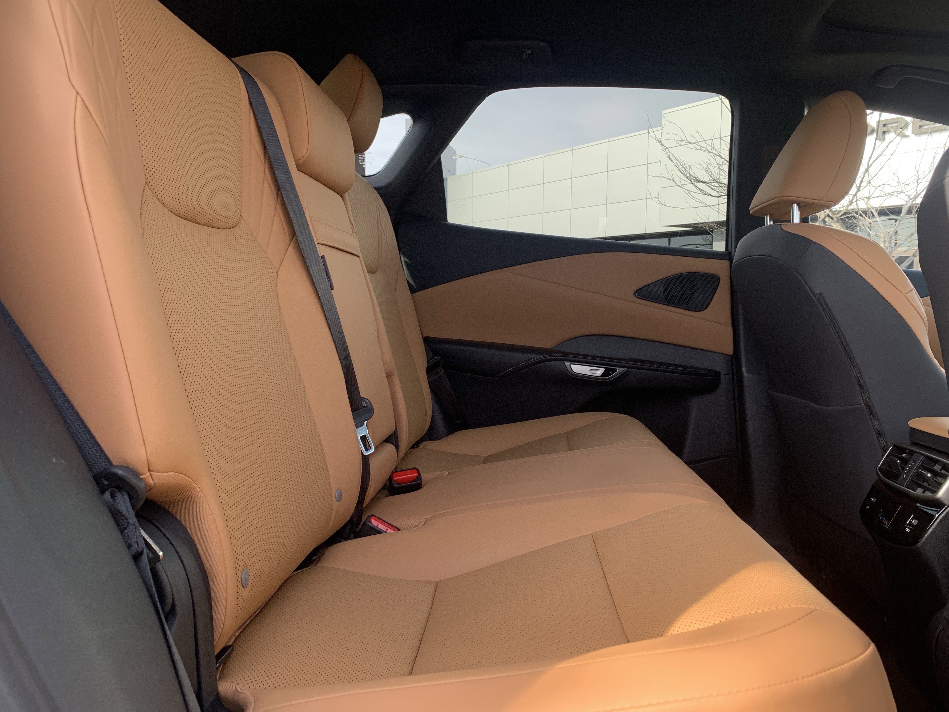 Used 2025 Lexus RX 350 Premium w/ Accessory Package (Z1) image 33