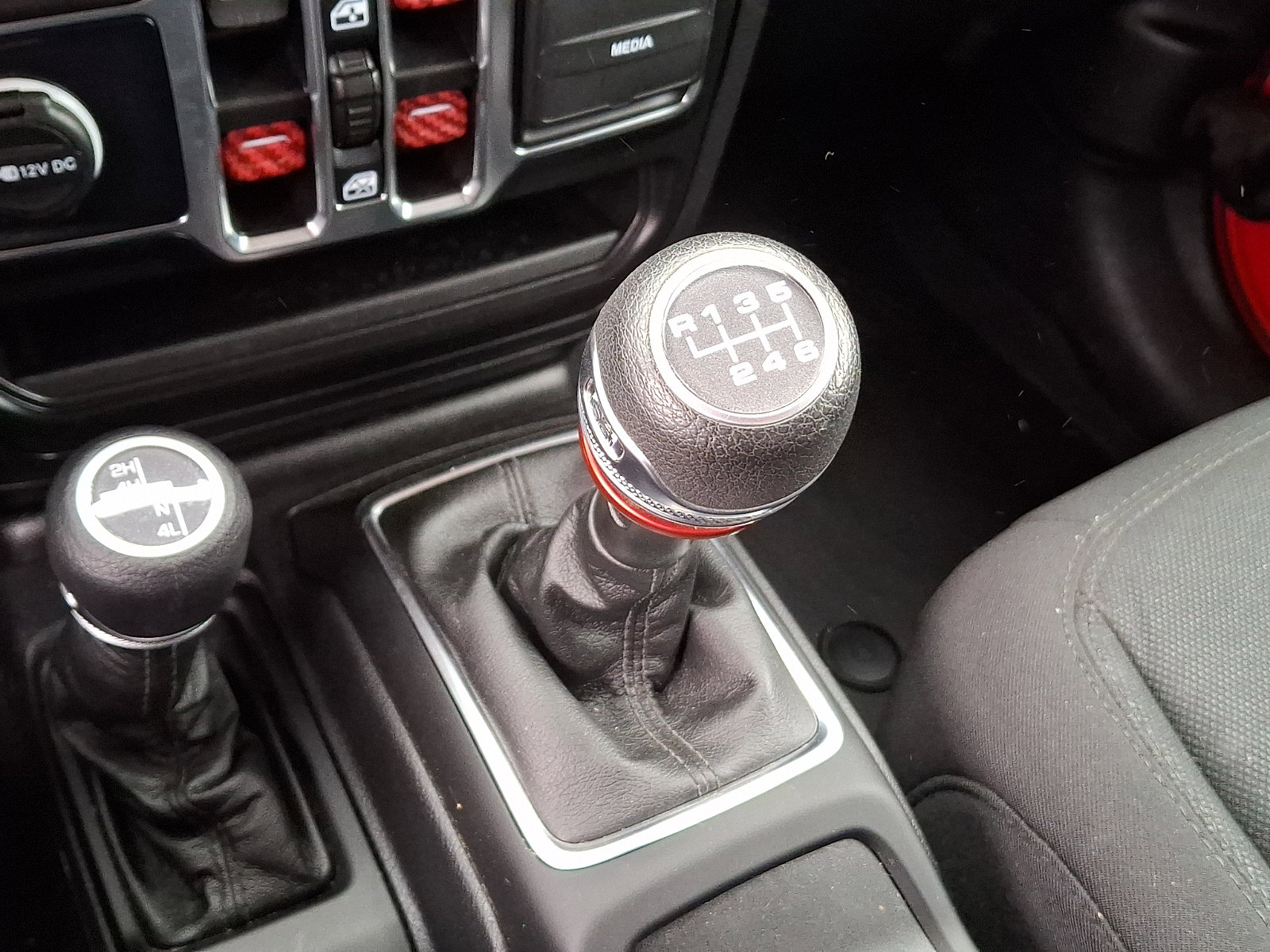 Used 2023 Jeep Gladiator Sport AWD/4WD image 14