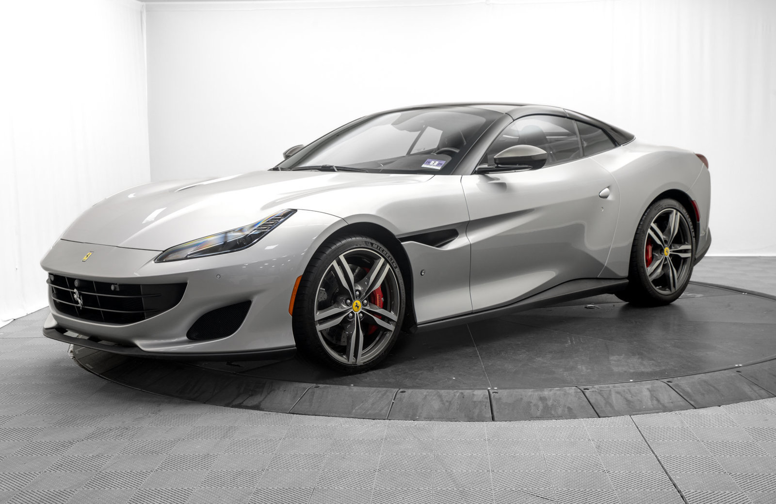 Used 2019 Ferrari Portofino RWD image 11