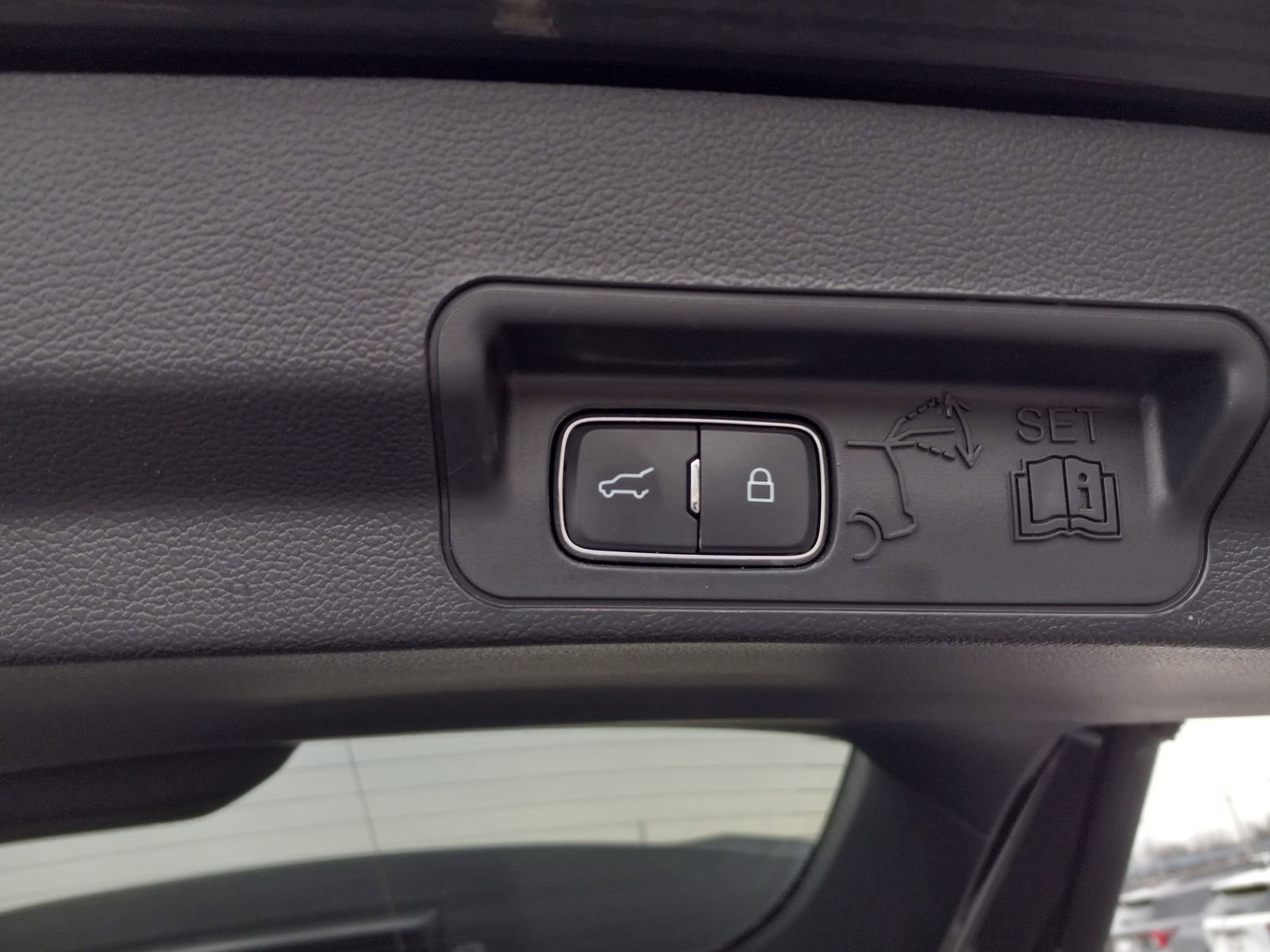 Used 2024 Ford Explorer XLT w/ Equipment Group 202A RWD image 13