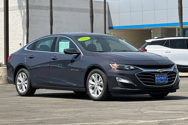 Used 2025 Chevrolet Malibu LT FWD image 2