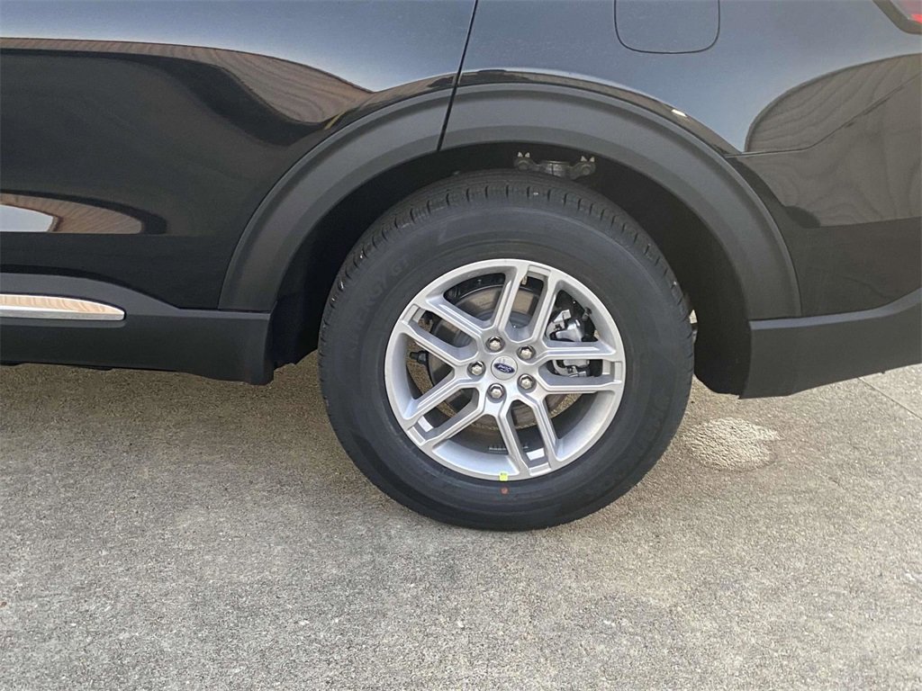 New 2025 Ford Explorer Active image 10