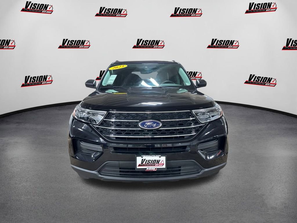 Used 2023 Ford Explorer XLT image 2