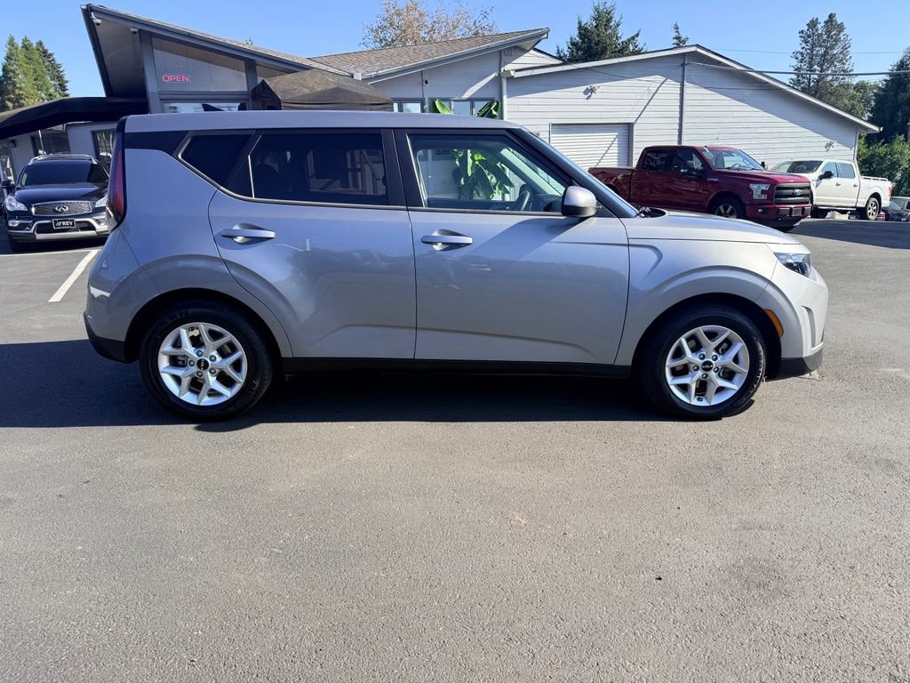 Used 2023 Kia Soul LX w/ Option Group 015 FWD image 6