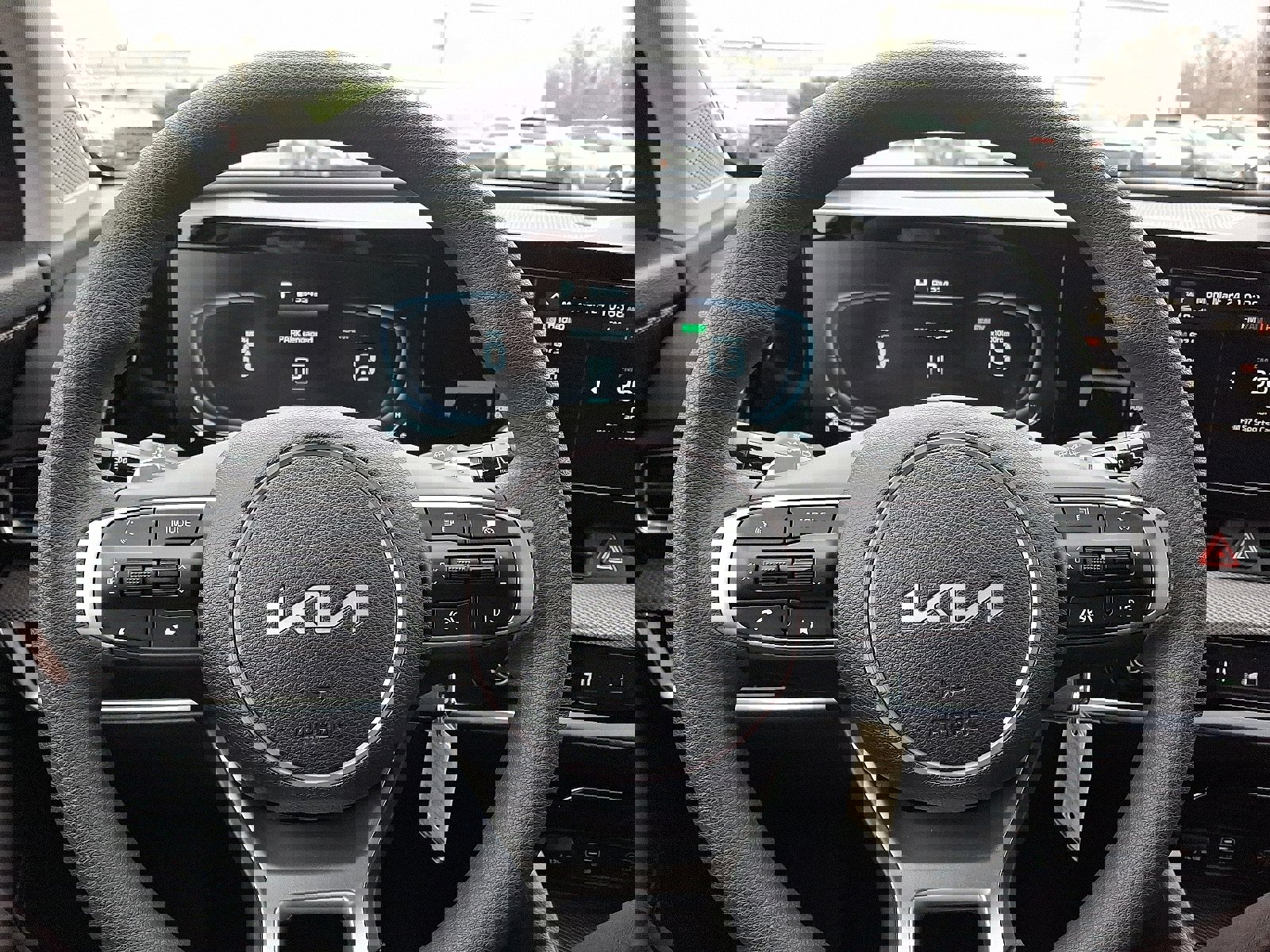 New 2025 Kia Sportage LX image 13