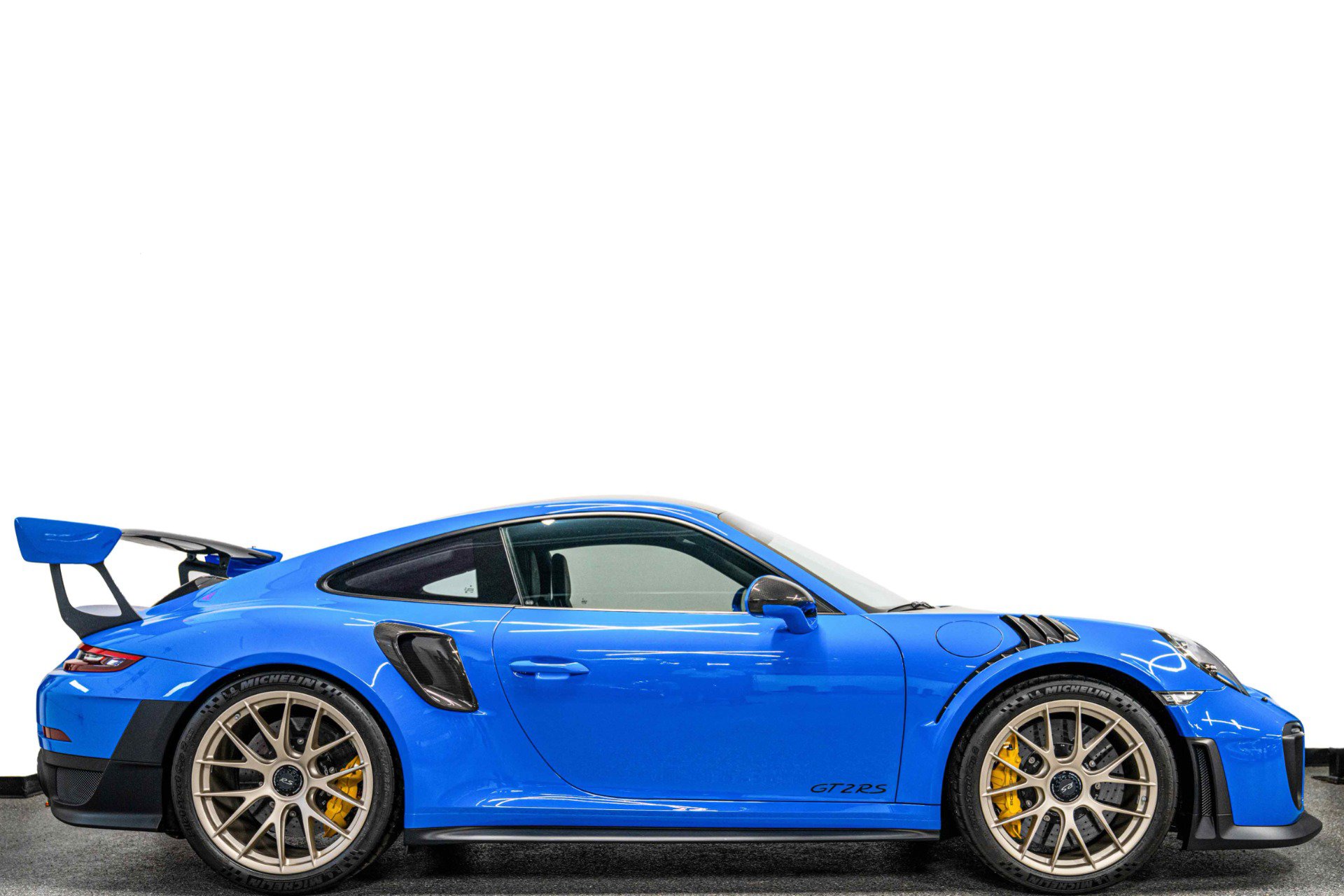 Used 2018 Porsche 911 GT2 RS RWD image 2
