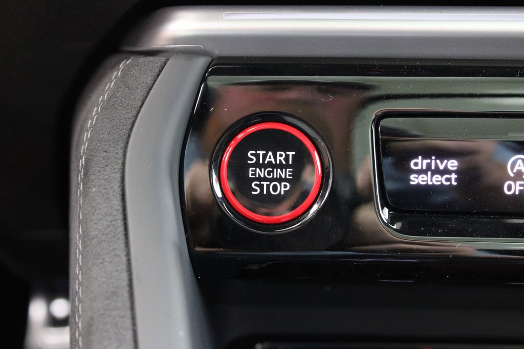 New 2025 Audi SQ5 Prestige image 11