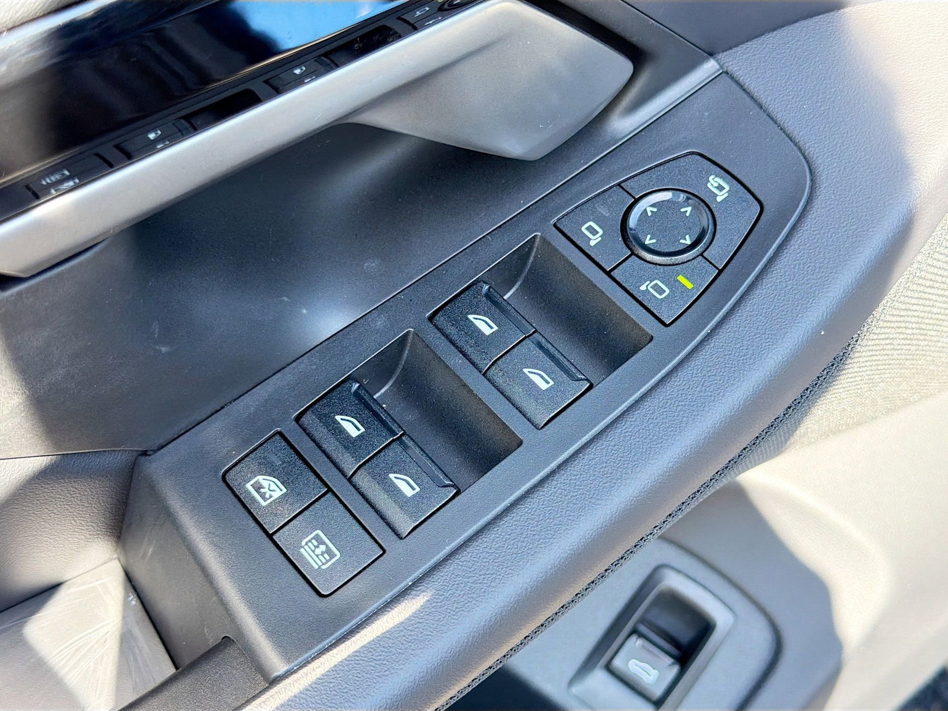 Used 2025 BMW 530i 530i w/ M Sport Package image 24