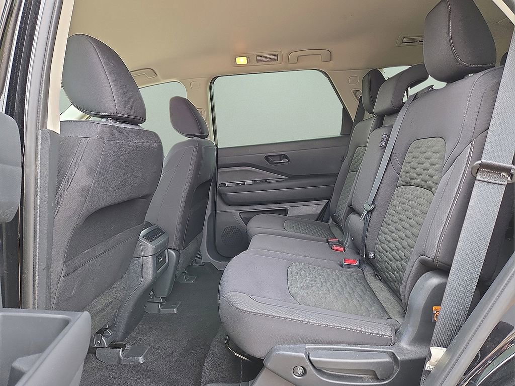 Used 2025 Nissan Pathfinder SV AWD/4WD image 16