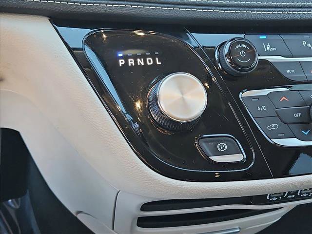 Used 2024 Chrysler Pacifica Limited FWD image 12