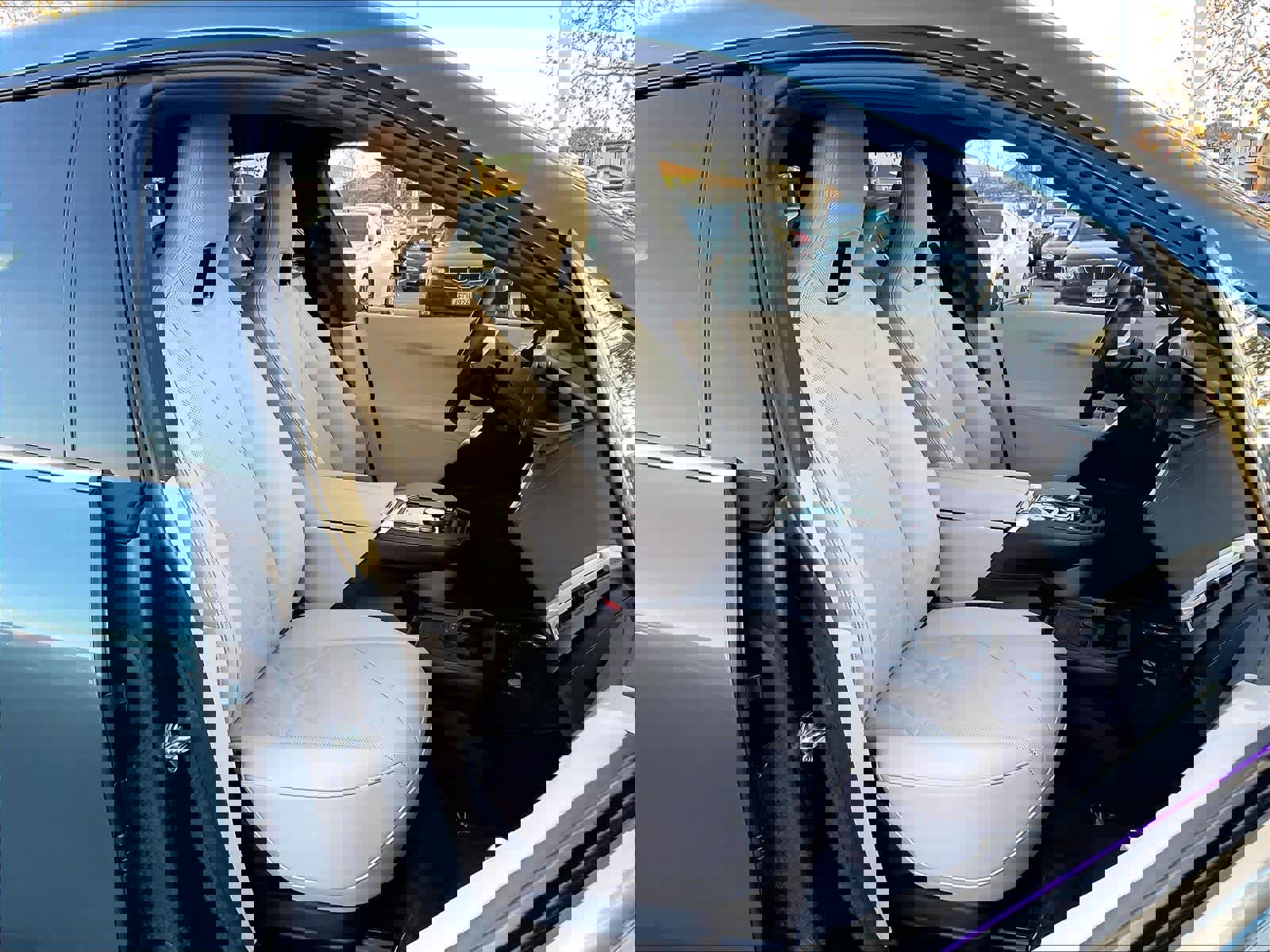 Used 2025 BMW iX xDrive50 w/ Convenience Package image 10