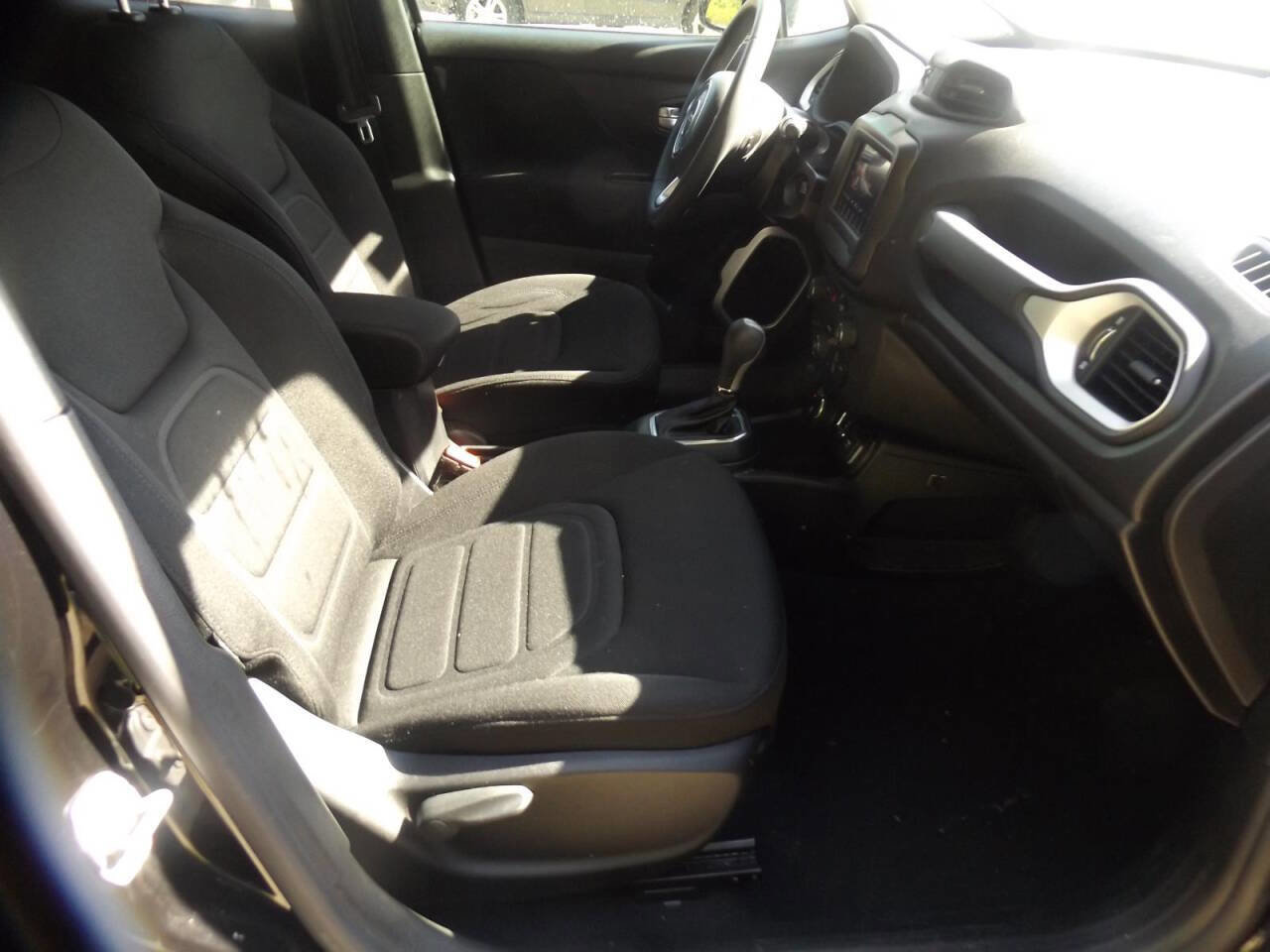 Used 2020 Jeep Renegade Latitude image 17