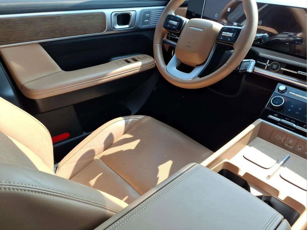 Used 2025 Hyundai Santa Fe Limited image 9