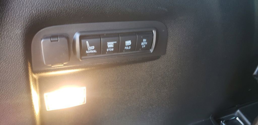 Used 2019 Ford Explorer Limited w/ Ford Safe & Smart Package image 10