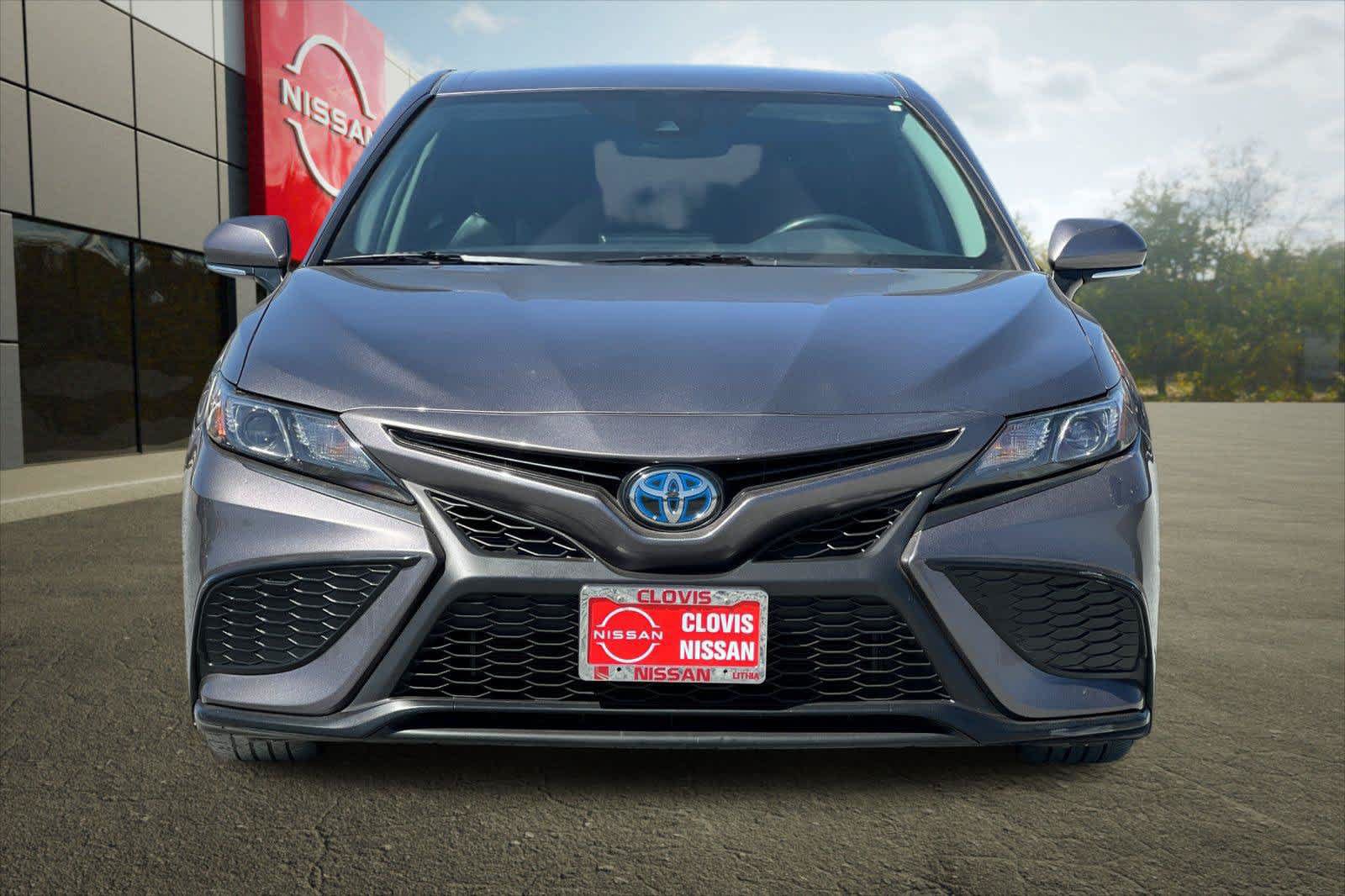 Used 2022 Toyota Camry SE w/ Cold Weather Package FWD image 11