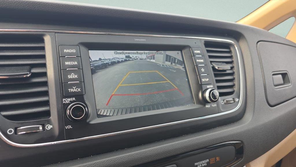 Used 2021 Kia Sedona EX FWD image 17