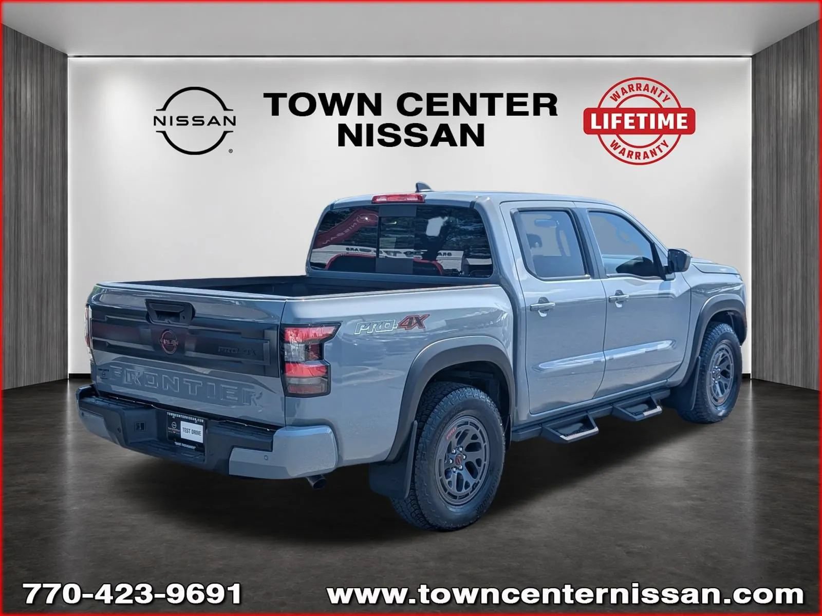 Used 2025 Nissan Frontier PRO-4X AWD/4WD image 7