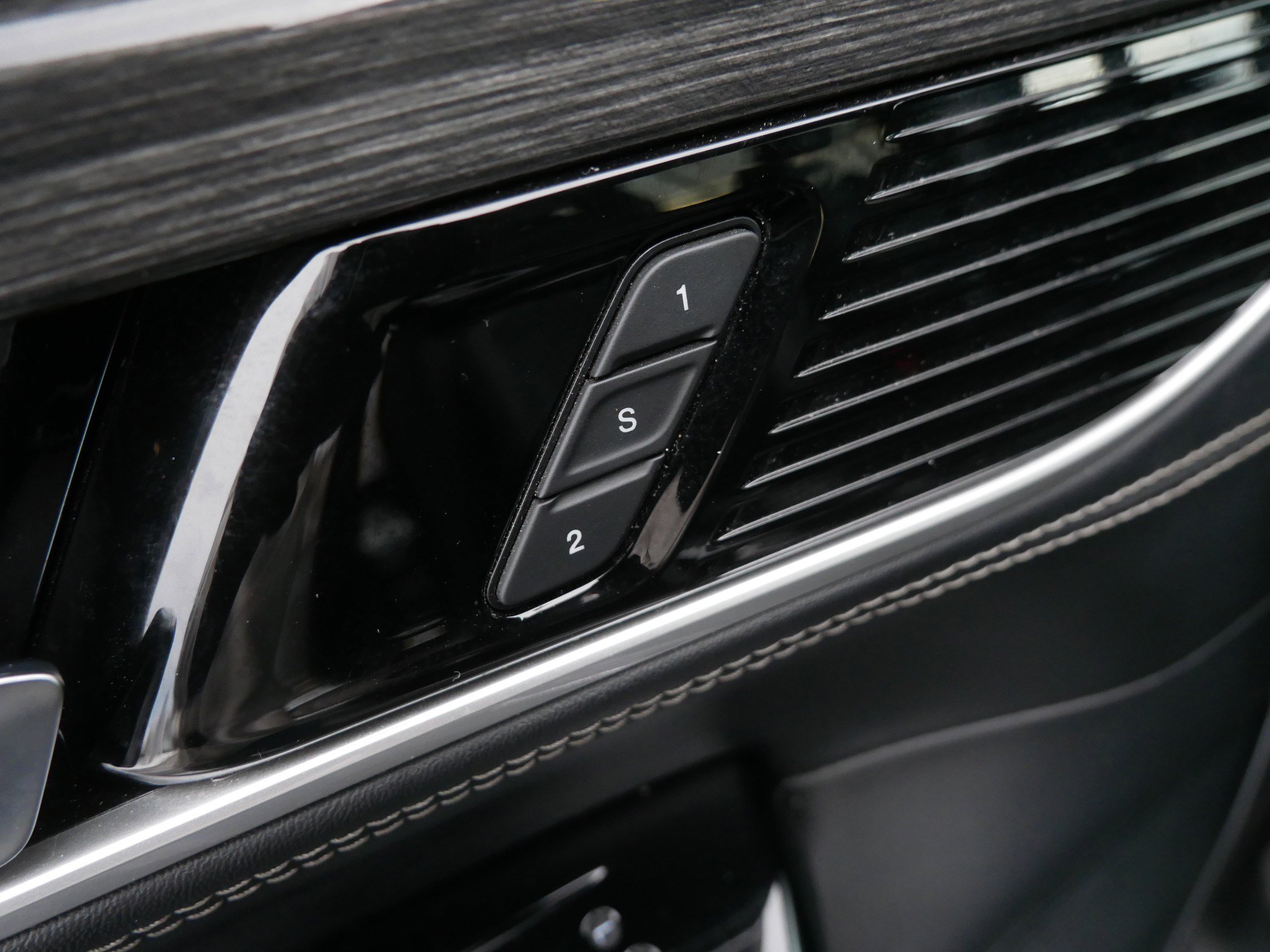 Used 2022 Jeep Wagoneer Series III w/ Rear Seat Video Group 1 image 23