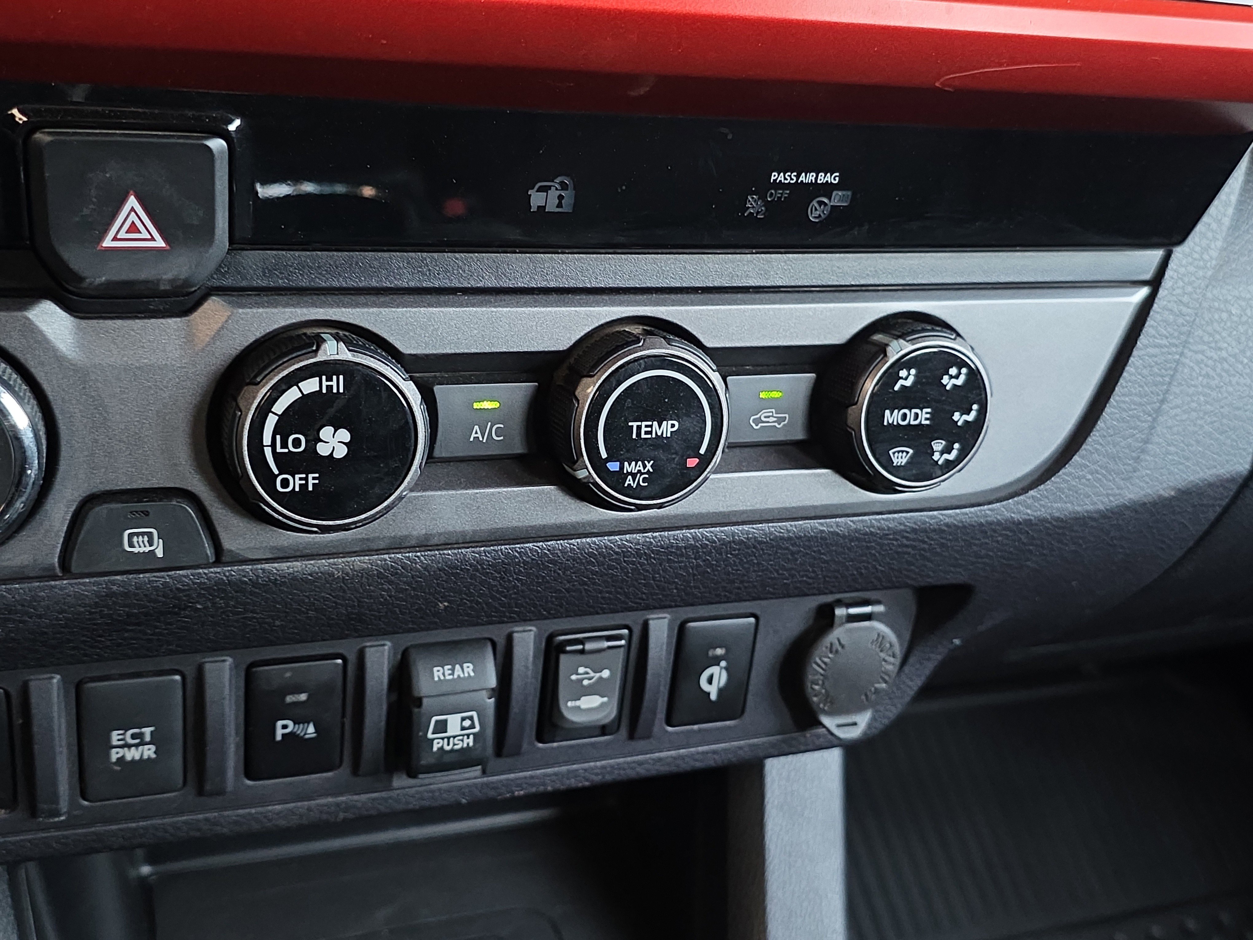 Used 2018 Toyota Tacoma TRD Off-Road w/ Technology Package image 21