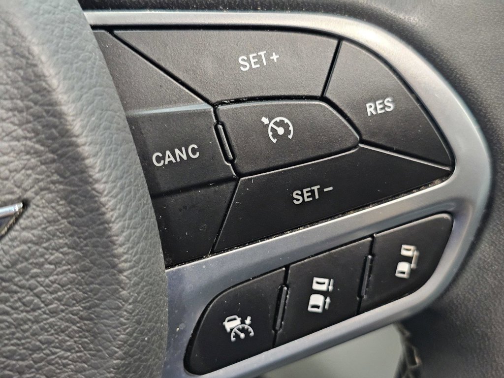 Used 2024 Chrysler Pacifica Touring-L FWD image 32